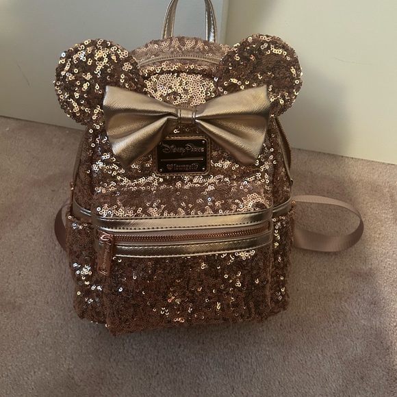 Excellent condition Disney lounge-fly only used one time. - Picture 1 of 5